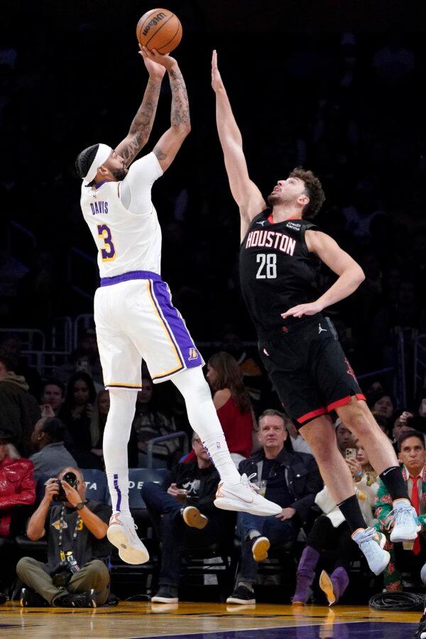 Los Angeles Lakers forward Anthony Davis (L) shoots as Houston Rockets center Alperen Sengun defends during the first half of an NBA basketball in Los Angeles on Dec. 2, 2023. (Mark J. Terrill/AP Photo)