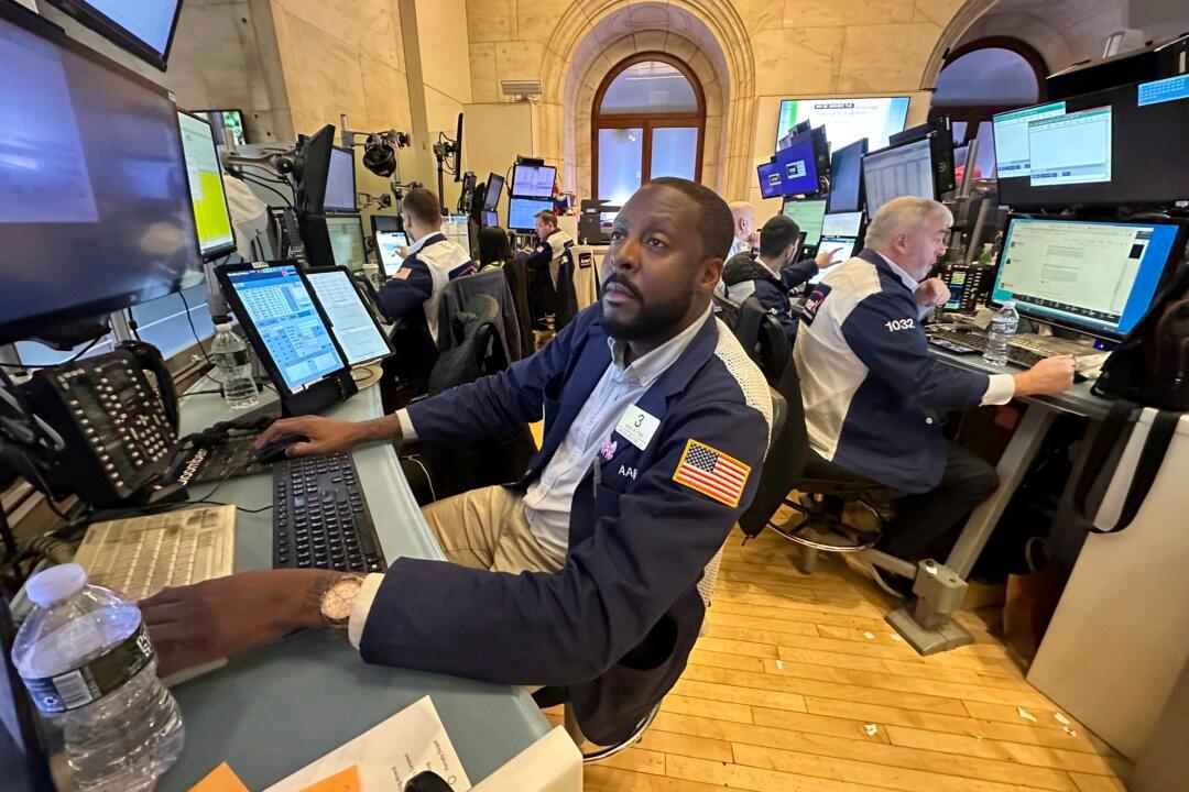 Stock Market Today: Wall Street Loses Ground Ahead of Key Reports on the Job Market