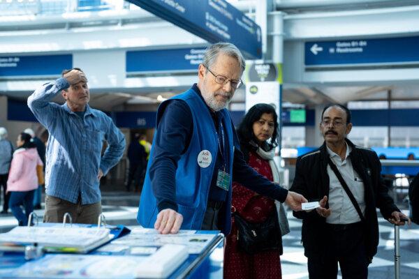 Travelers Aid service desk volunteer Jon Ziomek assists travelers at O'Hare International Airport on Sept. 14, 2023, in Chicago. (E. Jason Wambsgans/Chicago Tribune/TNS)