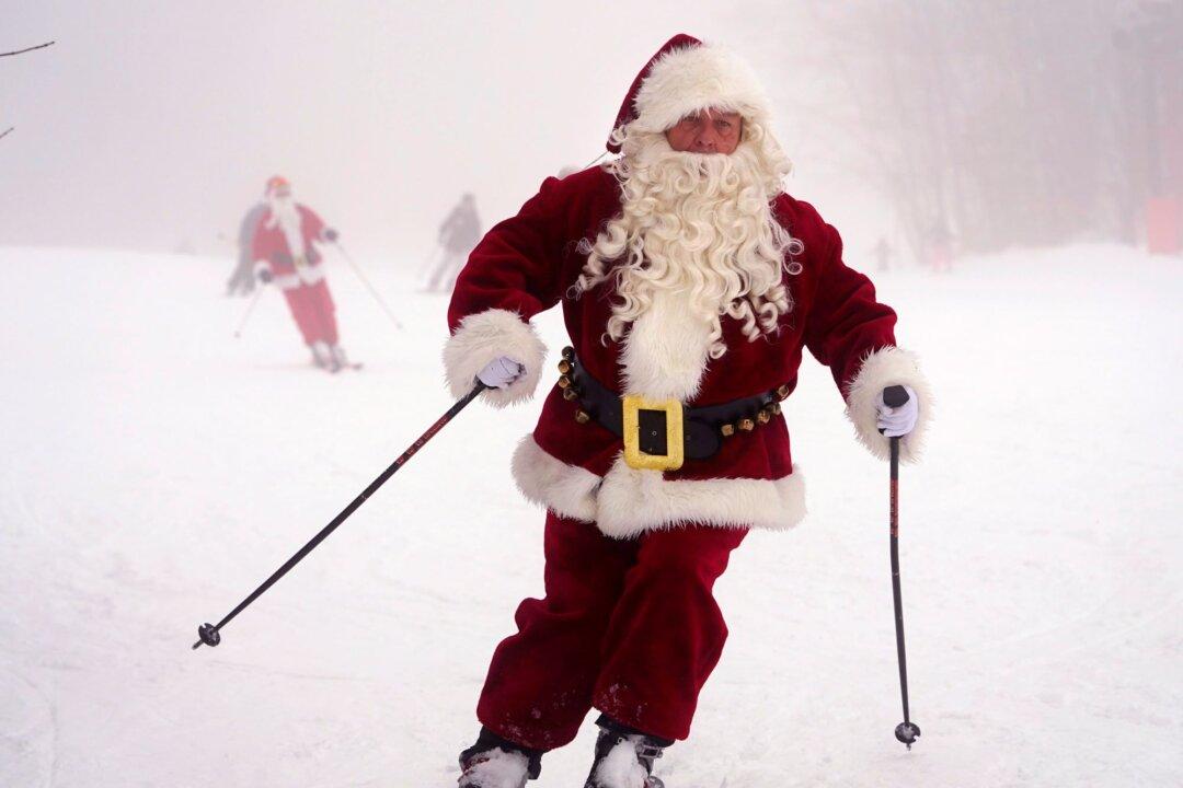 Skiing Santas Hit Slopes in Maine