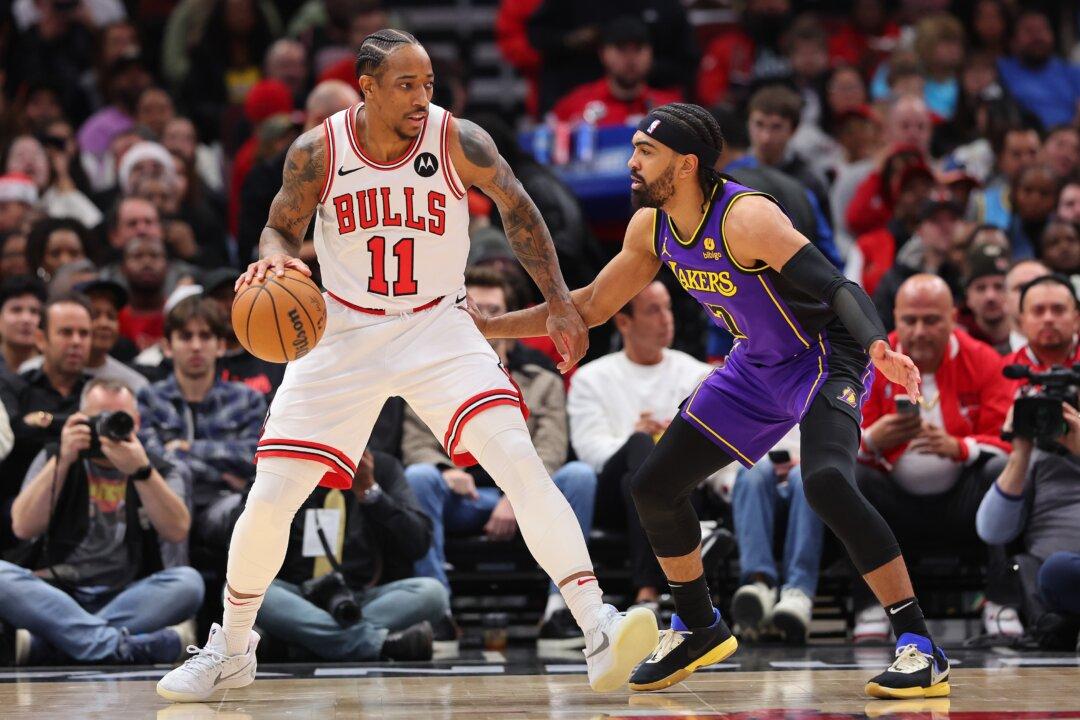 DeMar DeRozan Stars as the Chicago Bulls Knock Off the Los Angeles Lakers 124–108