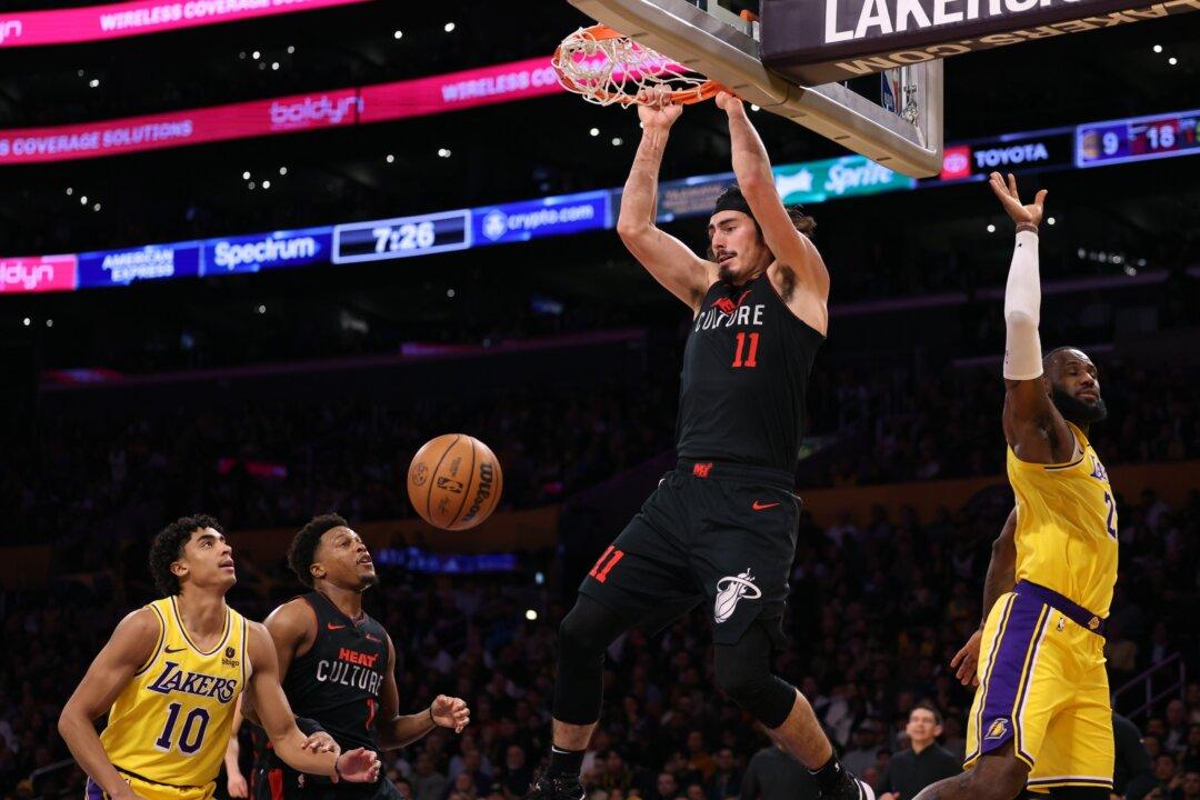 Tyler Herro Scores 21 Points, Heat Pull Away in 4th Quarter to Beat Lakers 110–96