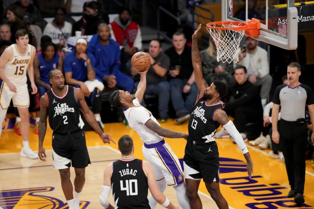 LeBron James Scores 25 Points, Lakers Hold Off Clippers 106–103 to Snap 4-game Losing Streak