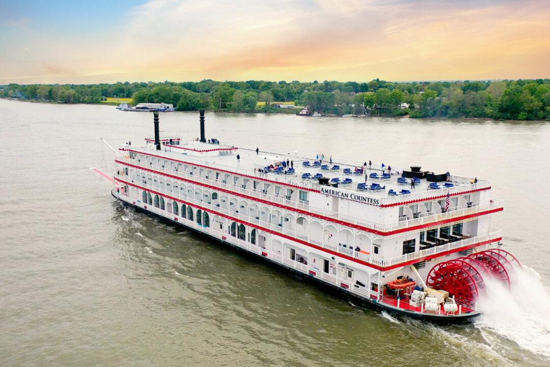 Float Away on Amber Dreams and Bourbon History on a Kentucky Riverboat Cruise