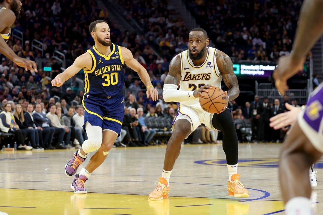 LeBron James’ Triple-Double Lifts Lakers Over Warriors in 2OT