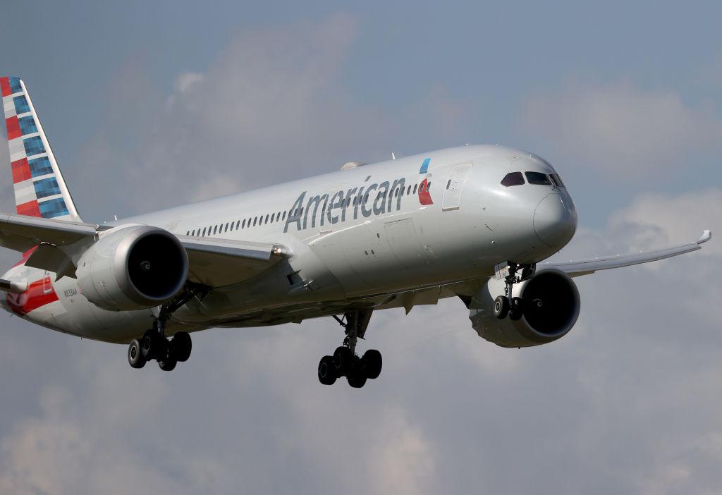 American Airlines Passengers Restrain Man ‘Attempting to Open Emergency Door’