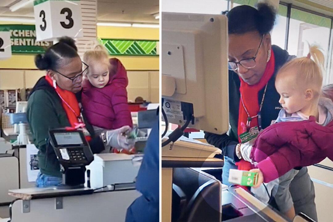 VIDEO: Supermarket Worker Helps Mom by Picking Up Crying Toddler and Scanning Items With Her
