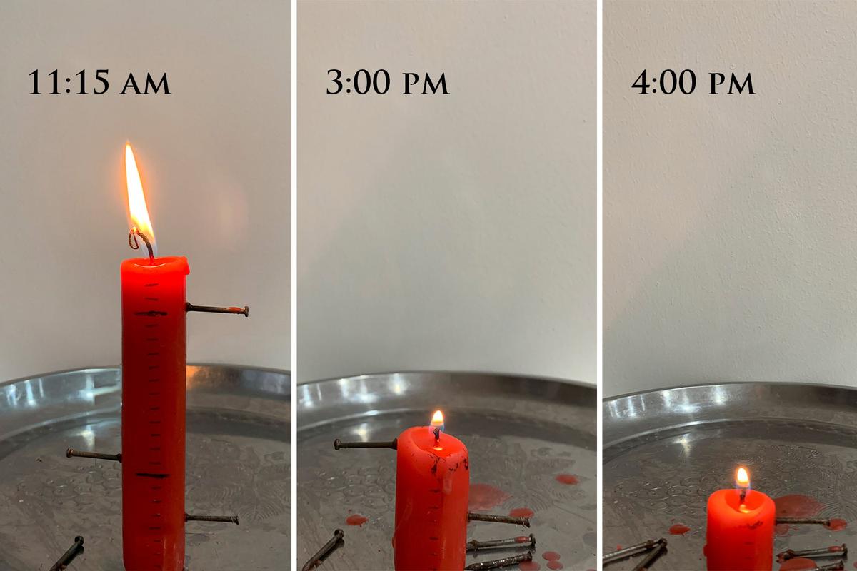 The candle clock crosses from morning into the afternoon. (The Epoch Times)