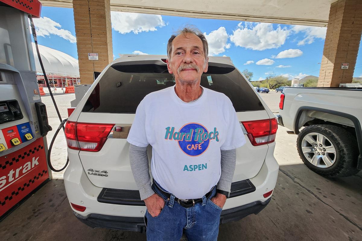 Tom Lucas of Boise, Idaho, waits by his car at the Lukeville Port of Entry in Lukeville, Ariz., on Feb. 3, 2024. (Allan Stein/The Epoch Times)
