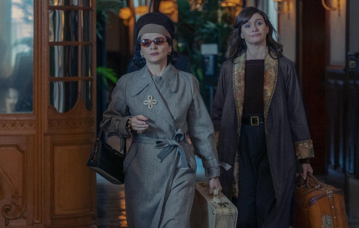 Coco Chanel (Juliette Binoche, L) and Elsa Lombardi (Emily Mortimer), in "The New Look." (AppleTV+)
