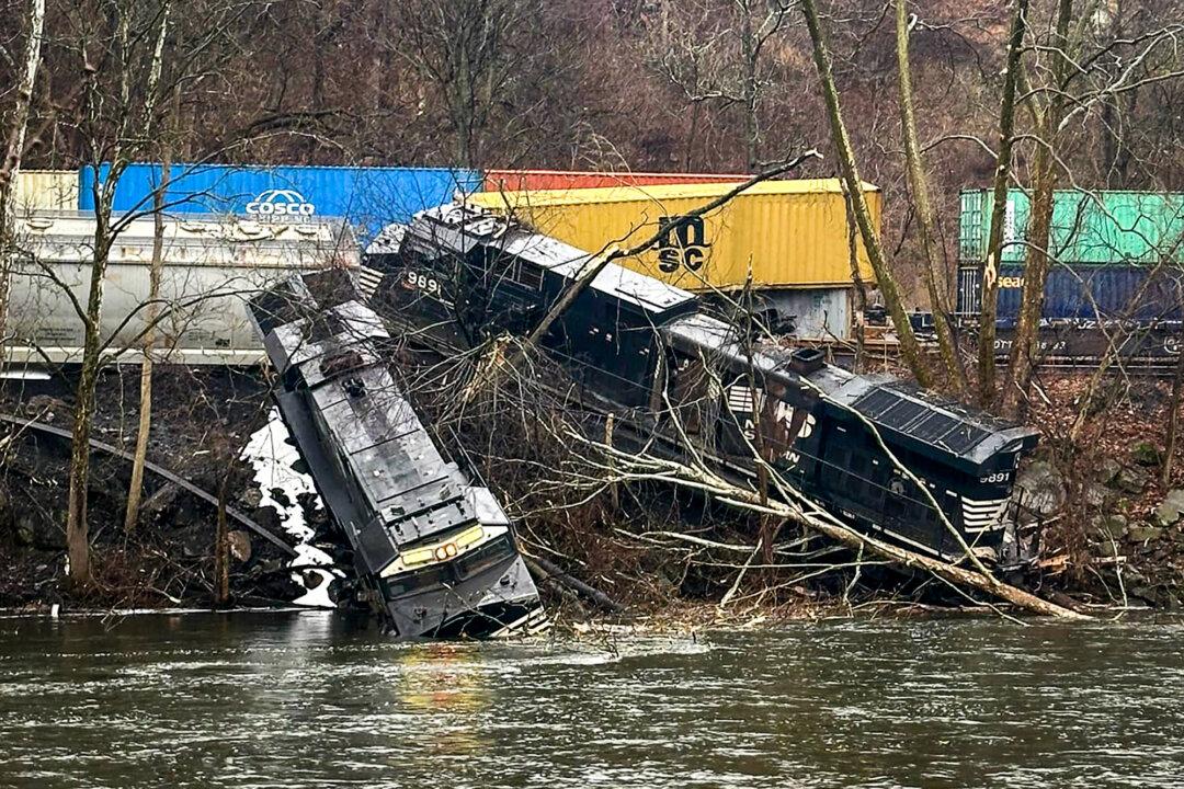 3 Trains Involved in ‘Collision and Derailment’ in Eastern Pennsylvania; No Injuries Reported