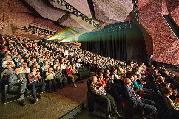 The CCP Twice Tried to Cancel Shen Yun in Toruń but Audiences Filled the Theater and Loved Shen Yun