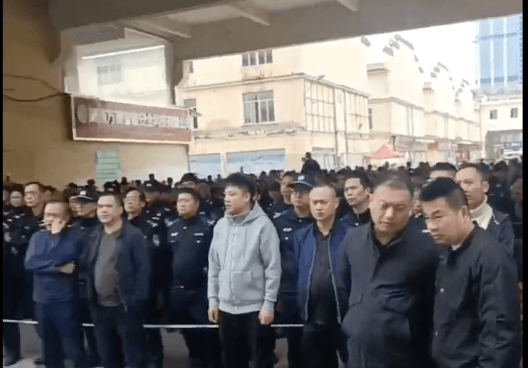 Over a Thousand Villagers Storm Chinese Police Station After Death of Local