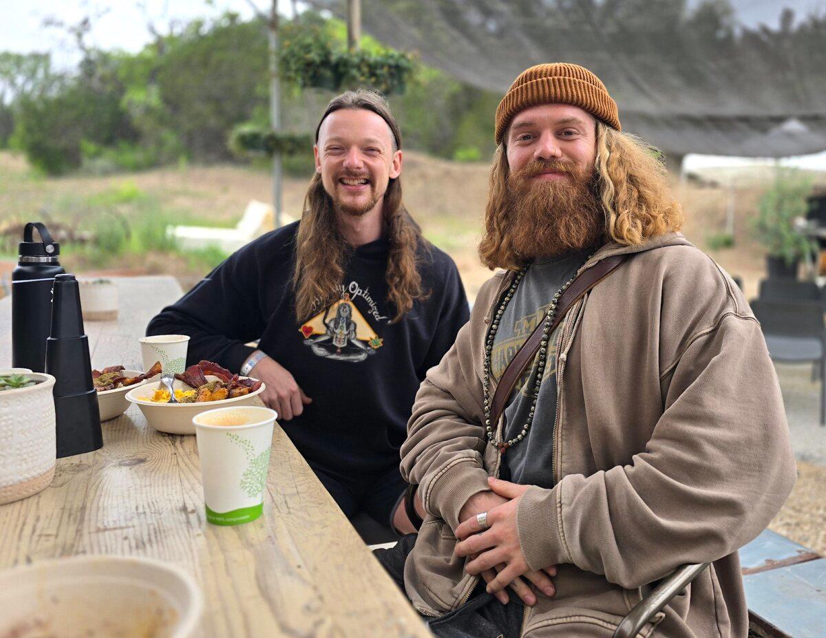 Ryan Sprague (L) and Tyler Smith (R) enjoy lunch during Confluence 2024 in Bandera, Texas, on April 5, 2024. (Allan Stein/The Epoch Times)
