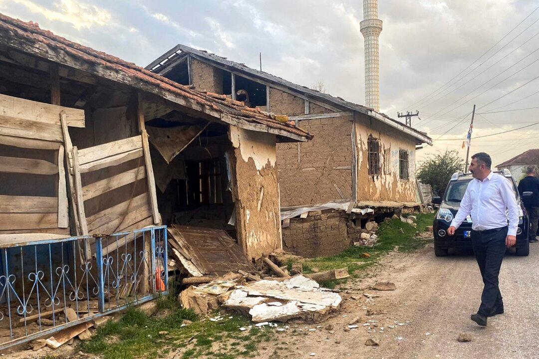 Magnitude 5.6 Quake Hits Central Turkey, Damaging Some Homes; No Serious Injuries Reported