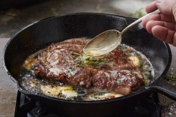 The best way to cook your steak: basting it with butter, garlic, and herbs. (LauriPatterson/E+/Getty Images)