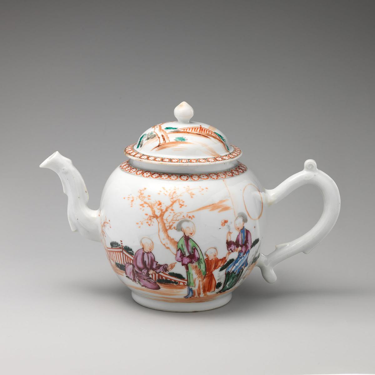 Chinese teapot for the European market, circa 1770. Hard-paste porcelain with enamel decoration; 6 3/16 inches. The Metropolitan Museum of Art, New York City. (Public Domain)