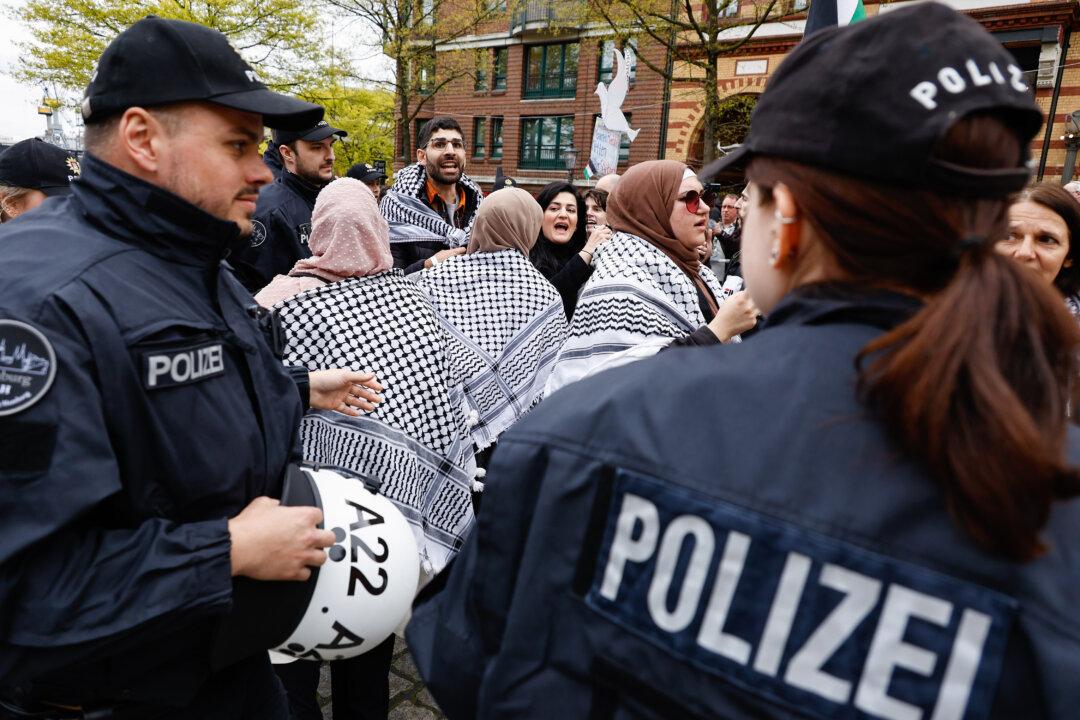 Over 1,000 Protesters Demand Establishment of Islamic State in Germany