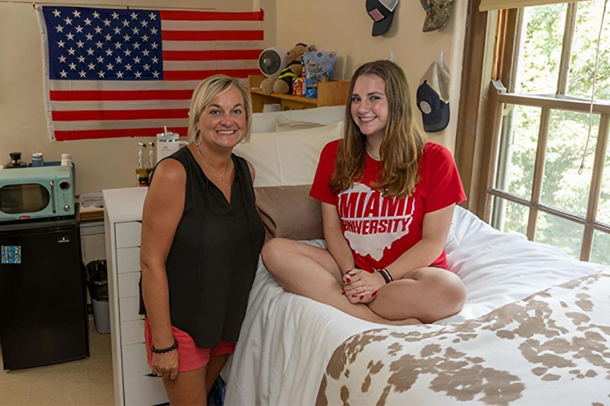 Ms. Laura Bowling and her daughter, Ms. Sarah Bowling, in the same dorm room 33 years later. (Courtesy of Miami University)